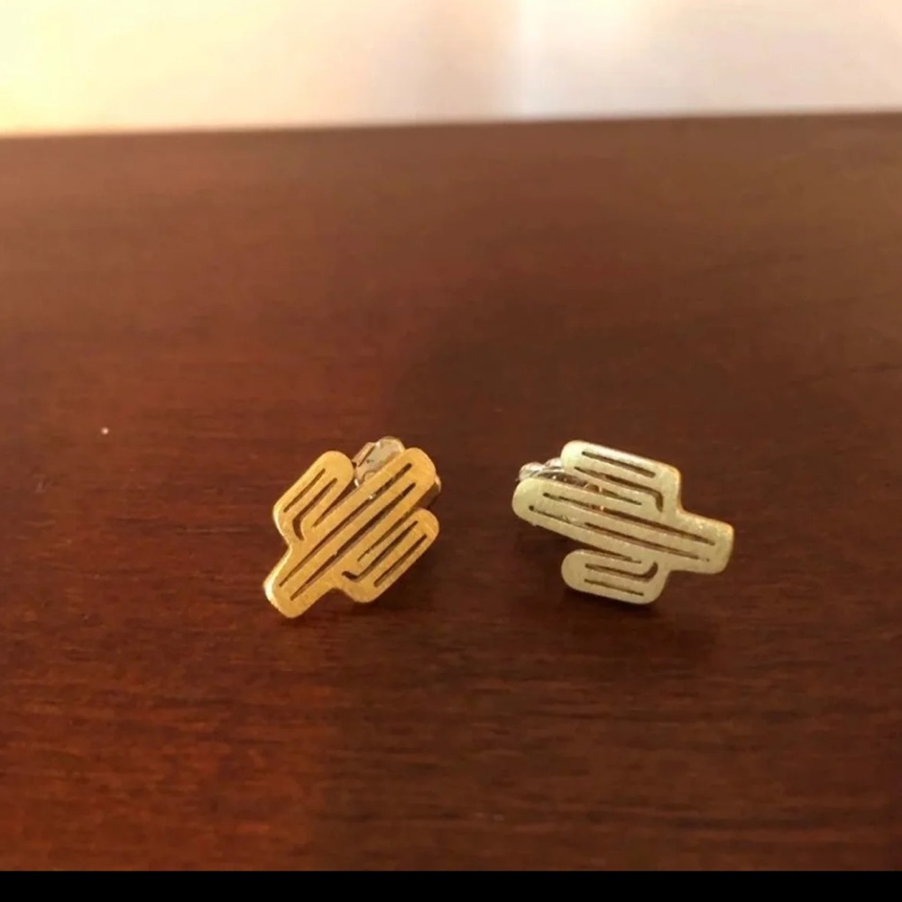 Gold cactus stud earrings